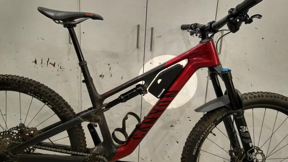 Dirt LockR installed on my Canyon Neuron CF8 2023 medium