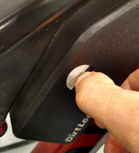 Dirt LockR thumbnail catch